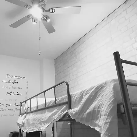 Reyna Express Hostal
